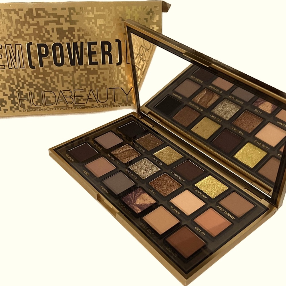 Huda Beauty empowered eyeshadow palette